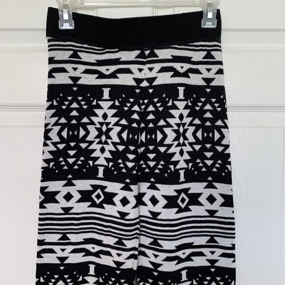 SO® Medium Black White Aztec High-Rise Sweater Leggings Juniors New - Picture 2 of 13